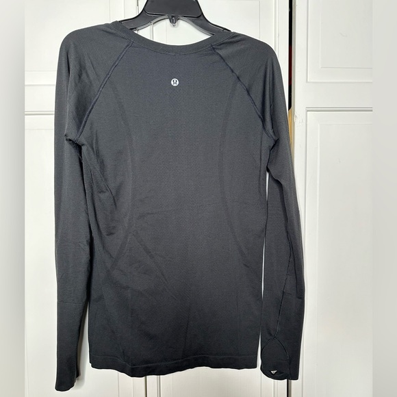 Black Lululemon swiftly tech size 8 long sleeved - Picture 2 of 2